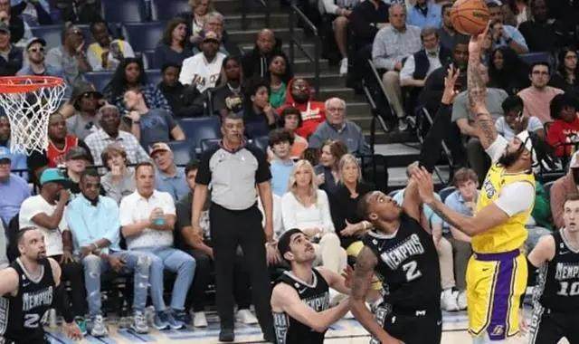 九游体育网页版-26次失误埋葬湖人努力 詹姆斯缺阵影响显而易见