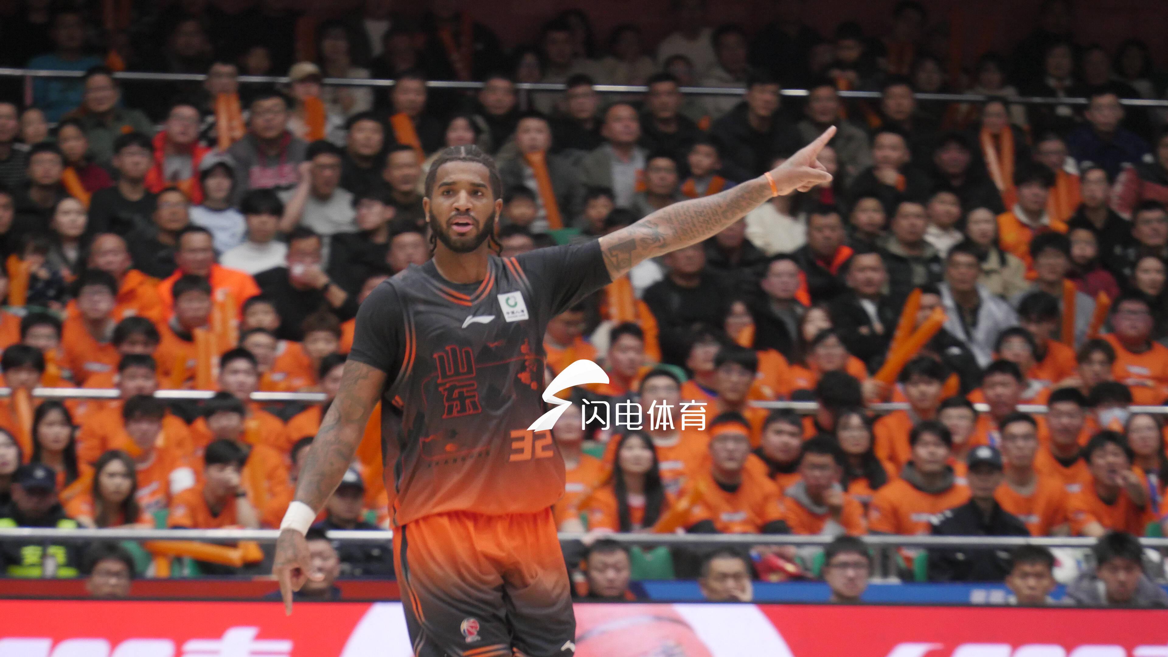 九游体育-齐鲁德比山东男篮取胜：刘维伟坦言失误埋雷，邱彪点赞篮板制胜