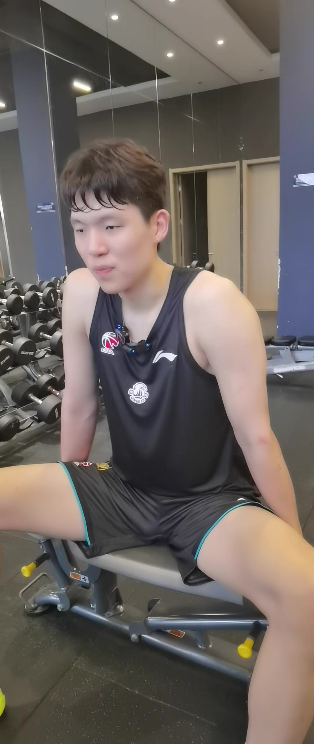 九游体育-杨瀚森重回青岛训练&amp;寄语母队：明年总冠军